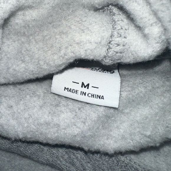 Women’s VT pullover size medium - Picture 3 of 4